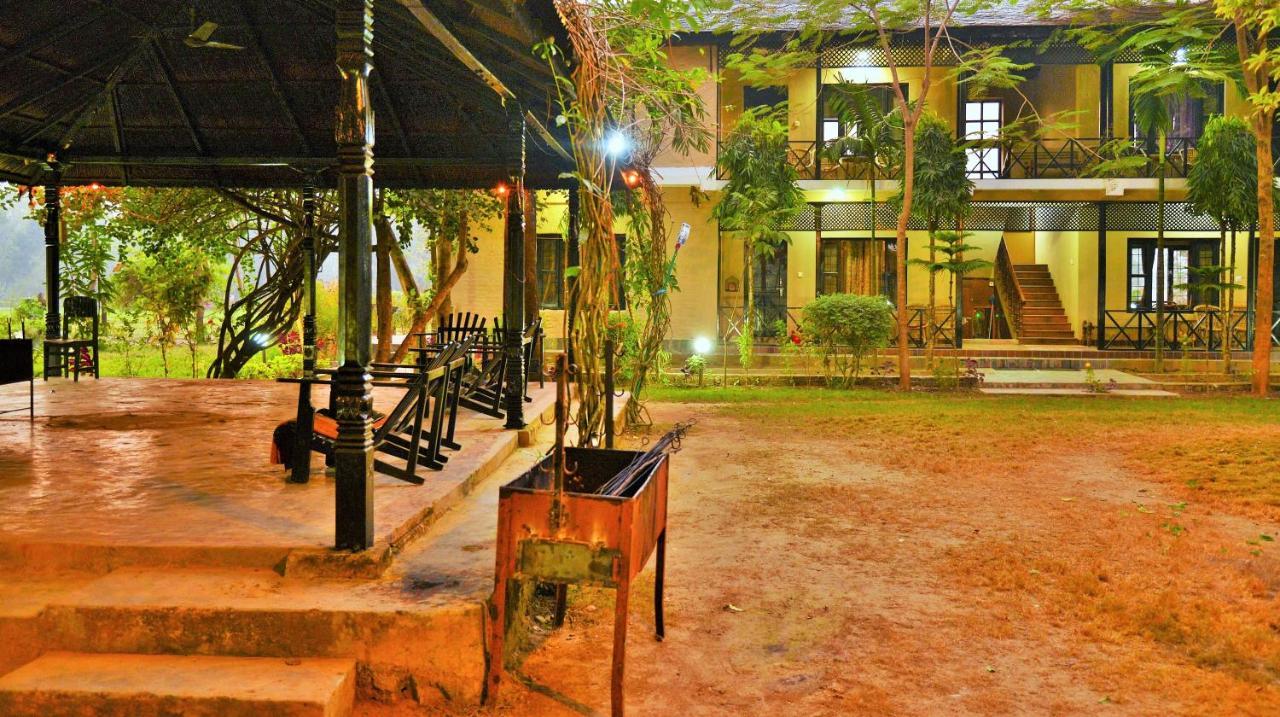 Hotel Parkside & Swimming Pool-Between Greenery And Azure ,Your Perfect Retreat Chitwan Exterior photo
