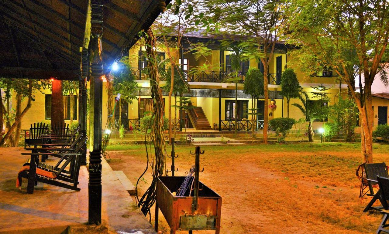 Hotel Parkside & Swimming Pool-Between Greenery And Azure ,Your Perfect Retreat Chitwan Exterior photo